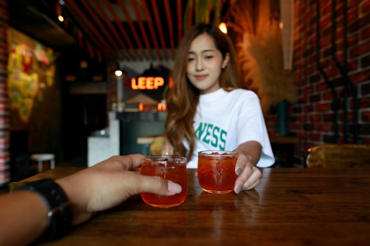 Sleepbox Hostel Suratthani Сураттхани Экстерьер фото
