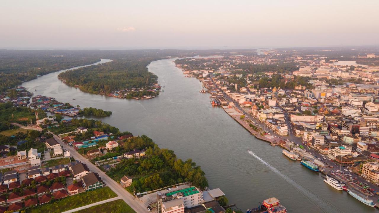 Sleepbox Hostel Suratthani Сураттхани Экстерьер фото