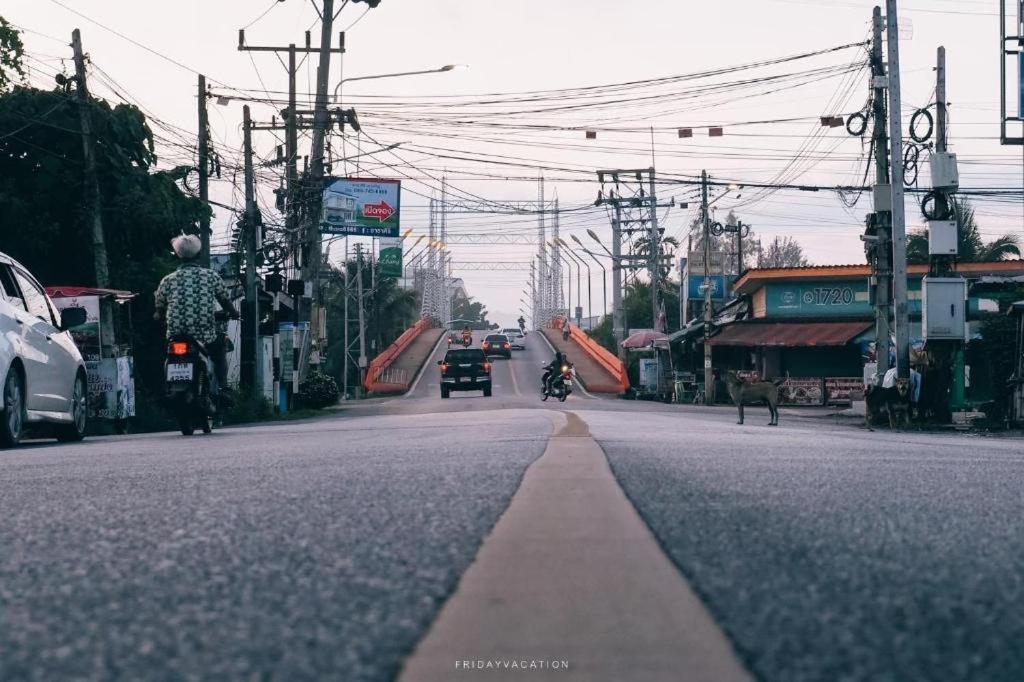 Sleepbox Hostel Suratthani Сураттхани Экстерьер фото