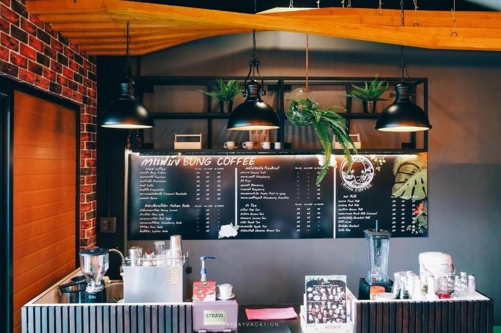 Sleepbox Hostel Suratthani Сураттхани Экстерьер фото