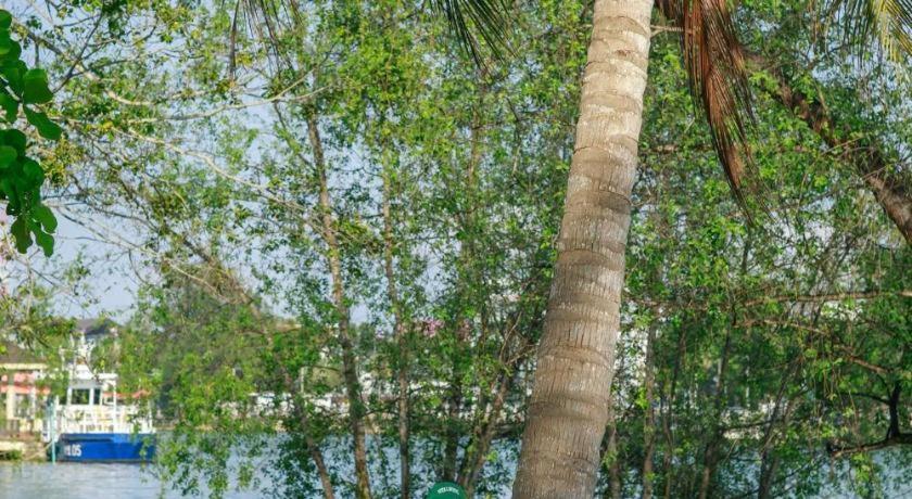 Sleepbox Hostel Suratthani Сураттхани Экстерьер фото
