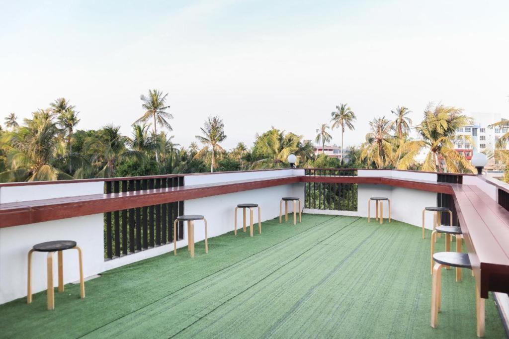 Sleepbox Hostel Suratthani Сураттхани Экстерьер фото