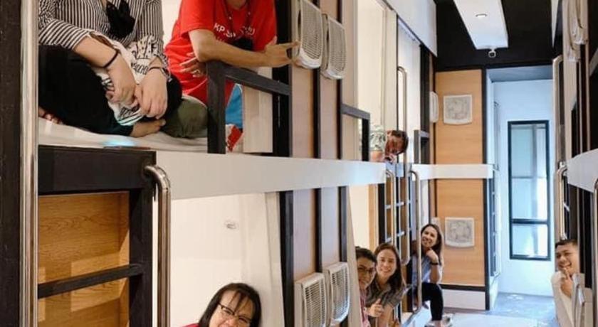 Sleepbox Hostel Suratthani Сураттхани Экстерьер фото