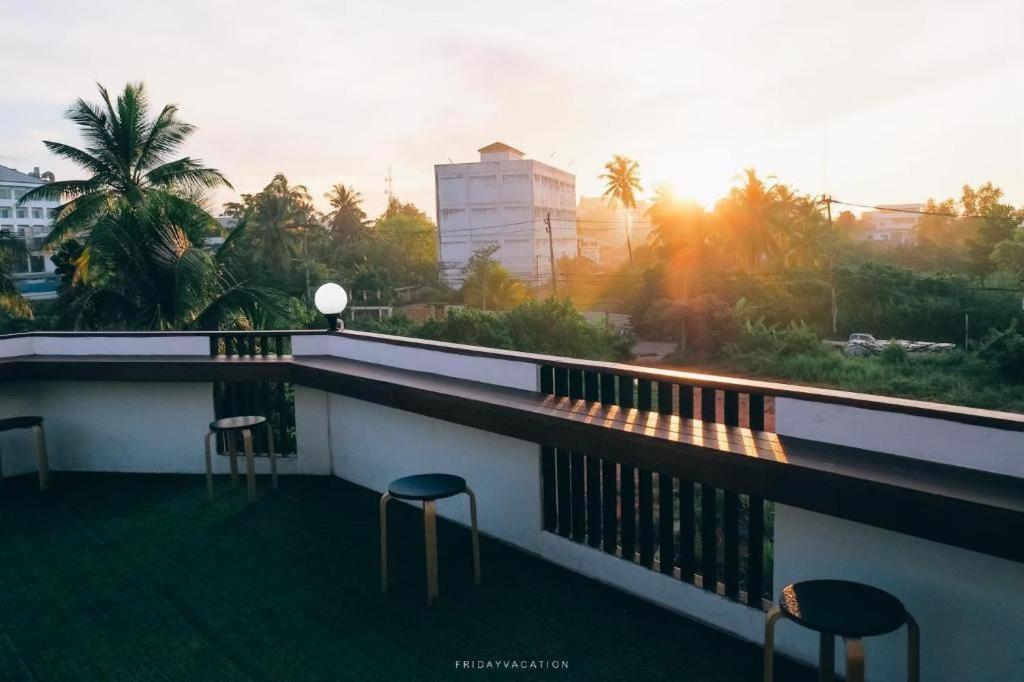 Sleepbox Hostel Suratthani Сураттхани Экстерьер фото