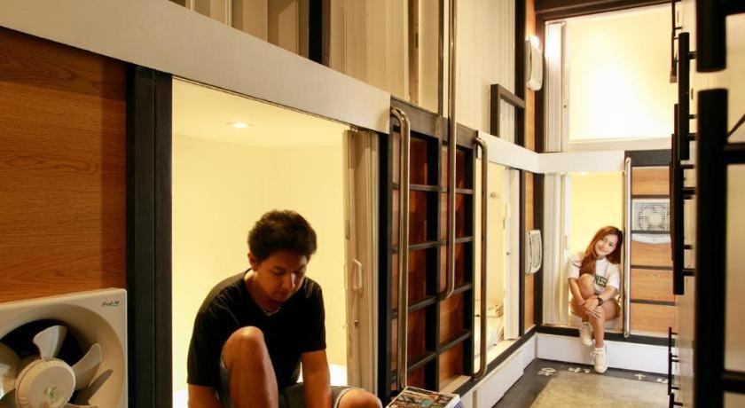 Sleepbox Hostel Suratthani Сураттхани Экстерьер фото