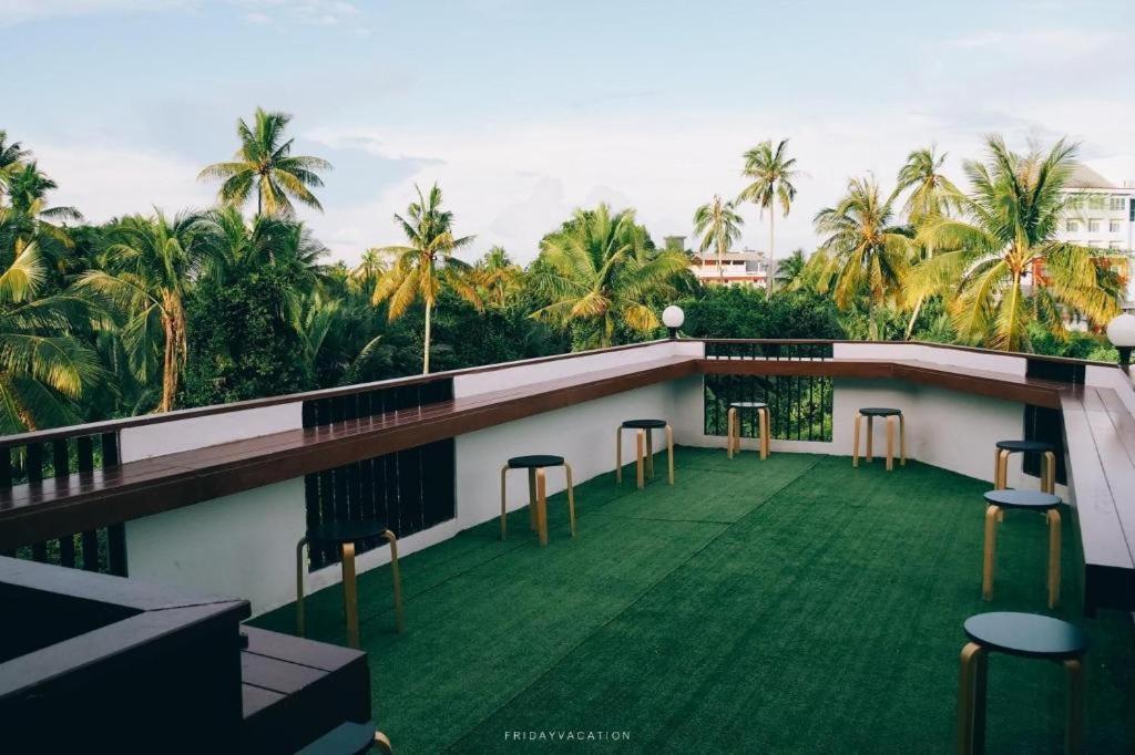 Sleepbox Hostel Suratthani Сураттхани Экстерьер фото